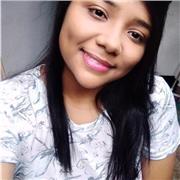 Profesora de español imparte clases A Niños